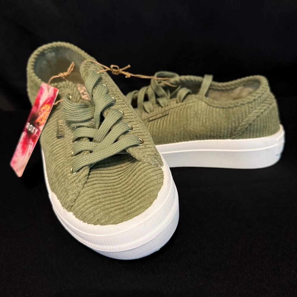 Women’s Roxy Marina Casual Lace Up Sneakers Color Green Corduroy Size 9